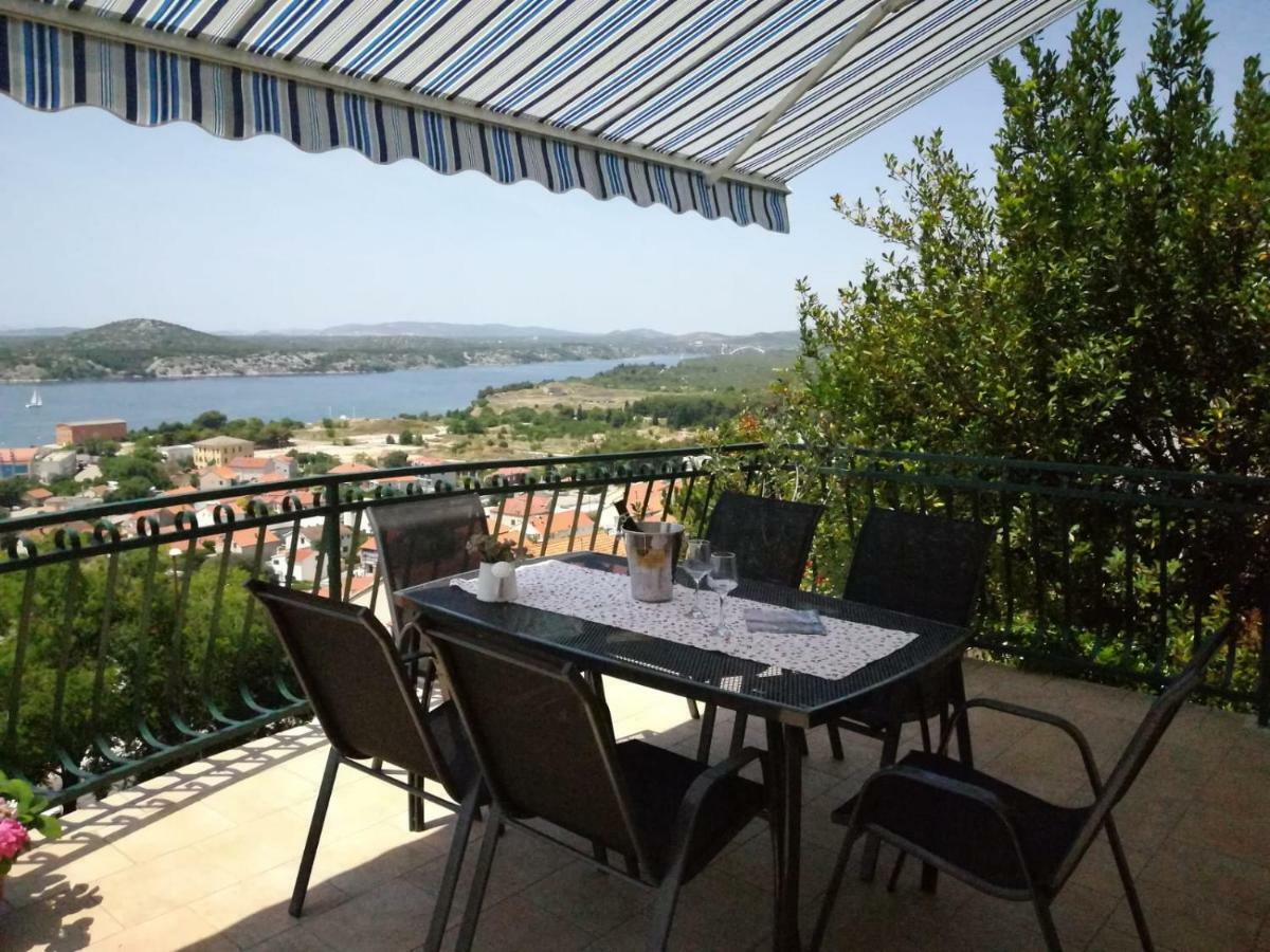 Appartement Apartman Betty à Šibenik Extérieur photo